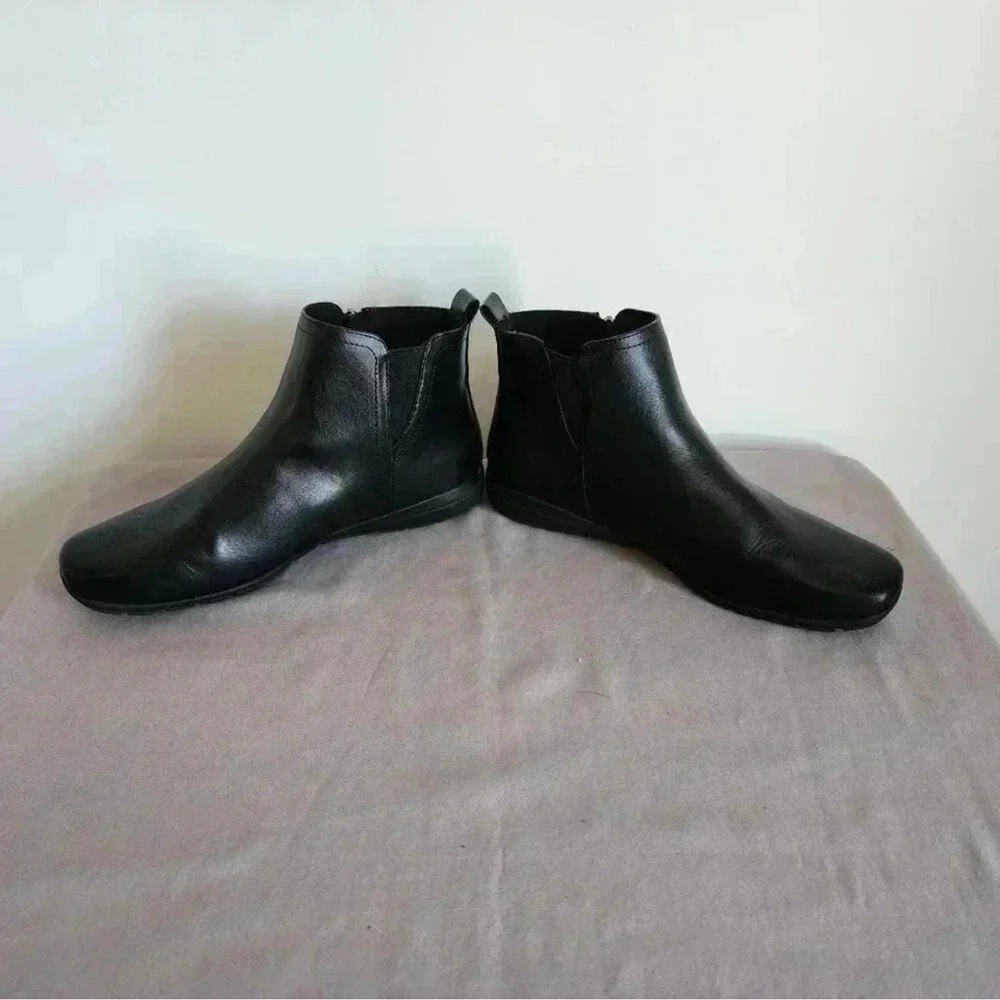 Easy Spirit Black Leather Ankle Booties - Picture 2 of 8
